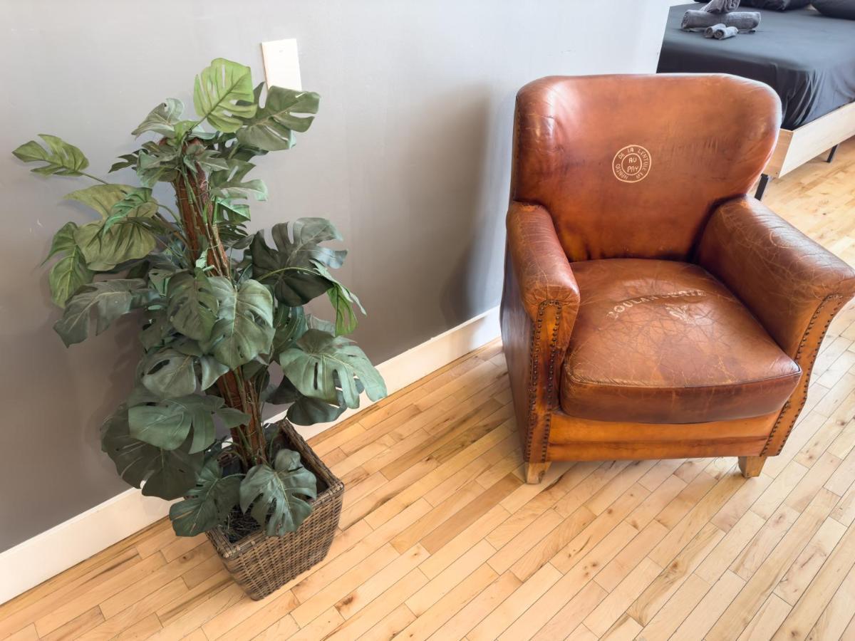 Luxury 5-bed + Pool Table: 5 Min From Jarry Metro