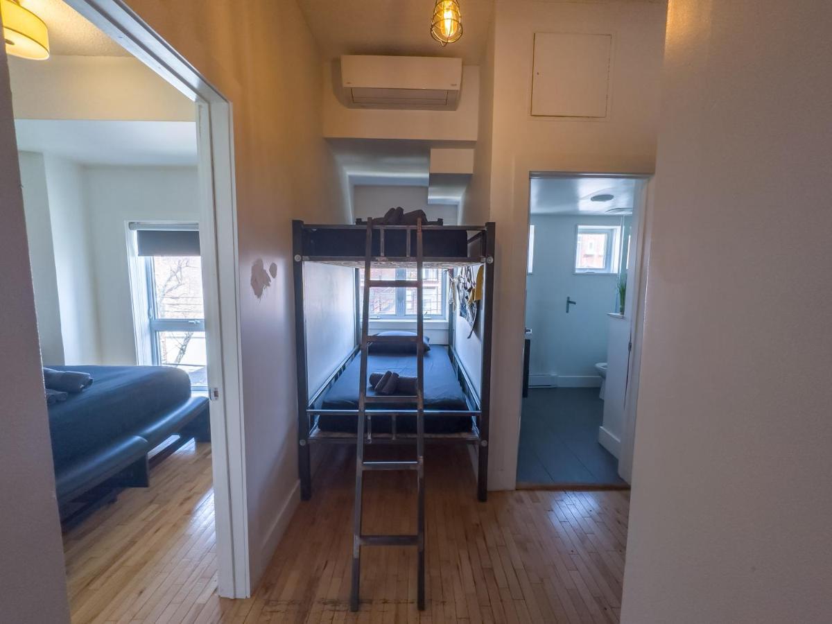 Luxury 5-bed + Pool Table: 5 Min From Jarry Metro Appartement Montréal