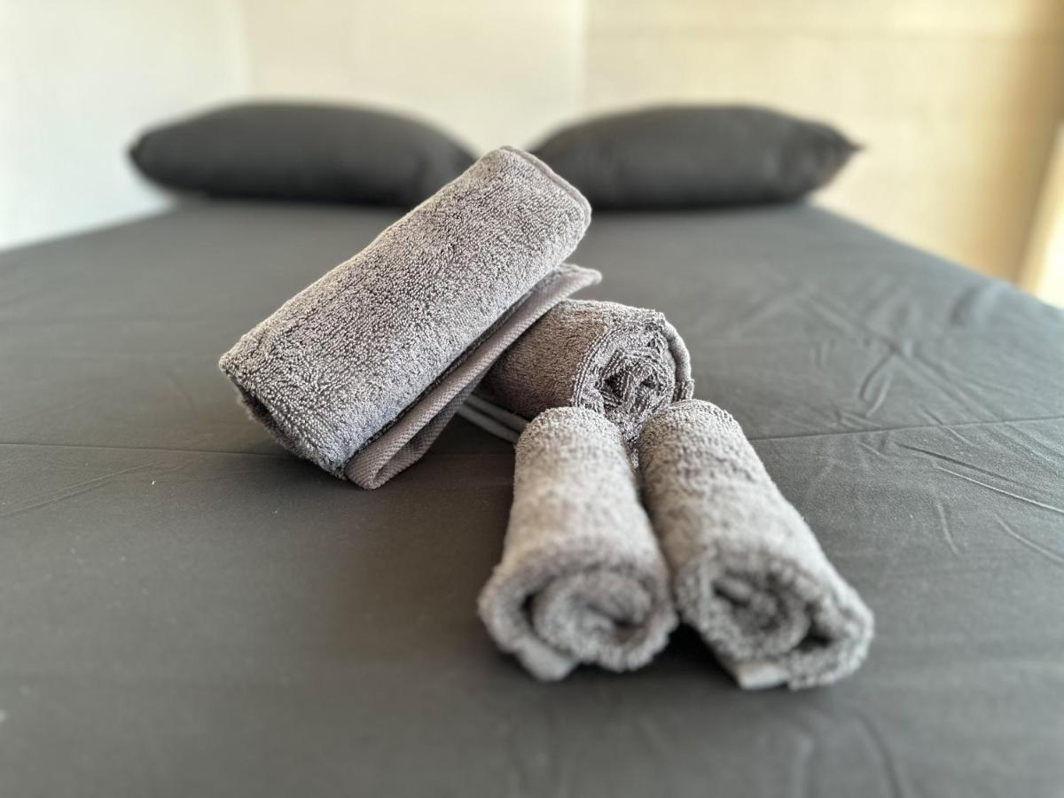 Luxury 5-bed + Pool Table: 5 Min From Jarry Metro Appartement Montréal