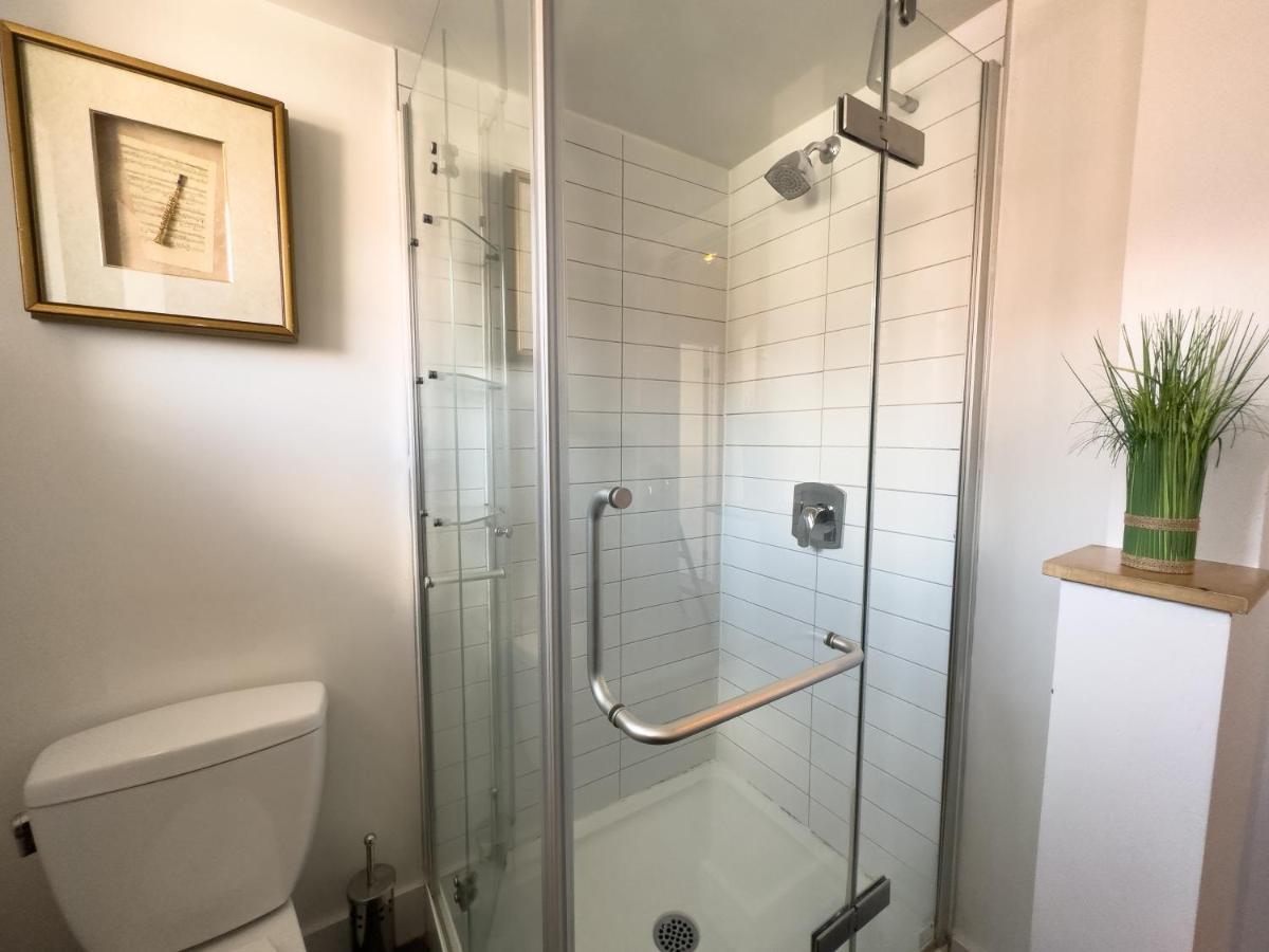 Appartement Luxury 5-bed + Pool Table: 5 Min From Jarry Metro *
